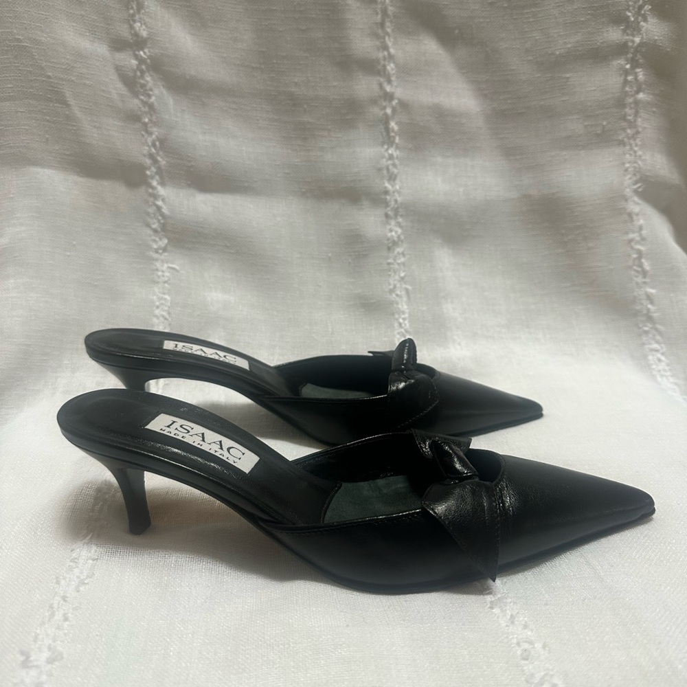 Isaac Mizrahi Black Pointed-Toe Kitten Heels with Bow detail Made in Italy - Picture 5 of 9